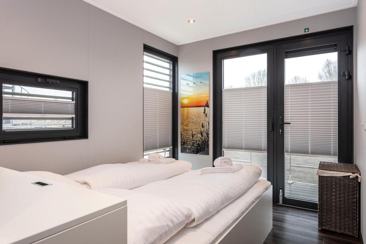 Welcome In - Houseboat 'Elysium' Met Eigen Aanlegsteiger Sneek - Offingawier Ngoại thất bức ảnh