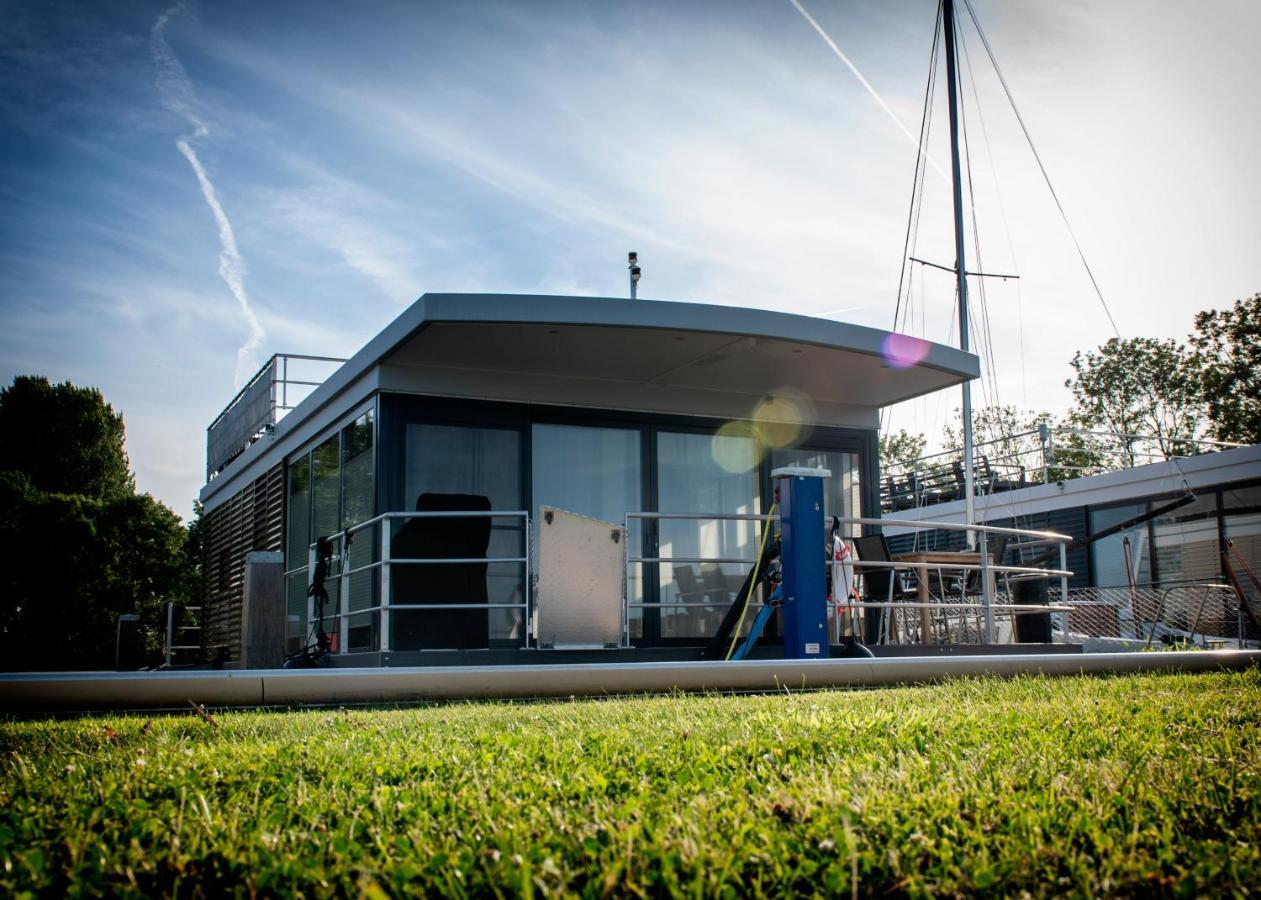 Welcome In - Houseboat 'Elysium' Met Eigen Aanlegsteiger Sneek - Offingawier Ngoại thất bức ảnh