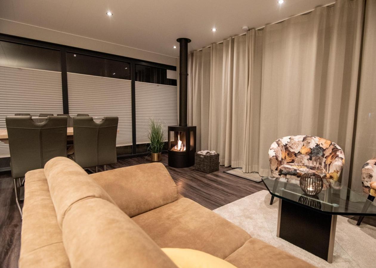 Welcome In - Houseboat 'Elysium' Met Eigen Aanlegsteiger Sneek - Offingawier Ngoại thất bức ảnh